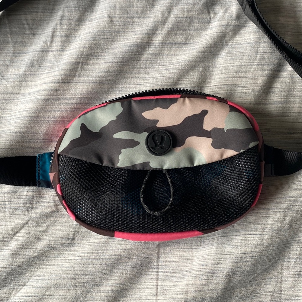 Lululemon Take It On 1L Belt Bag (discontinued!)